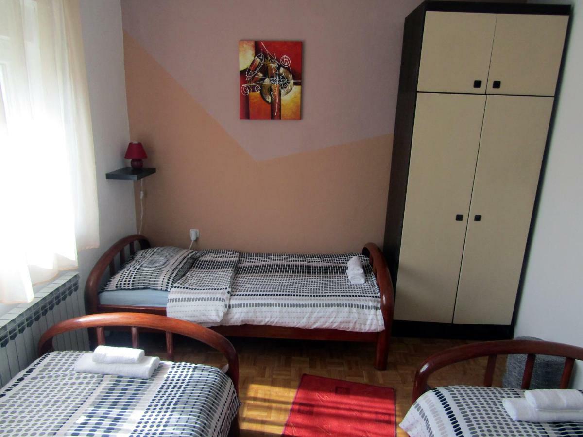 Apartmani Lovro Огулин Екстериор снимка
