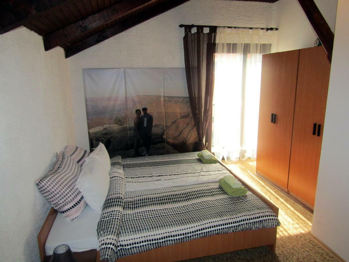 Apartmani Lovro Огулин Екстериор снимка